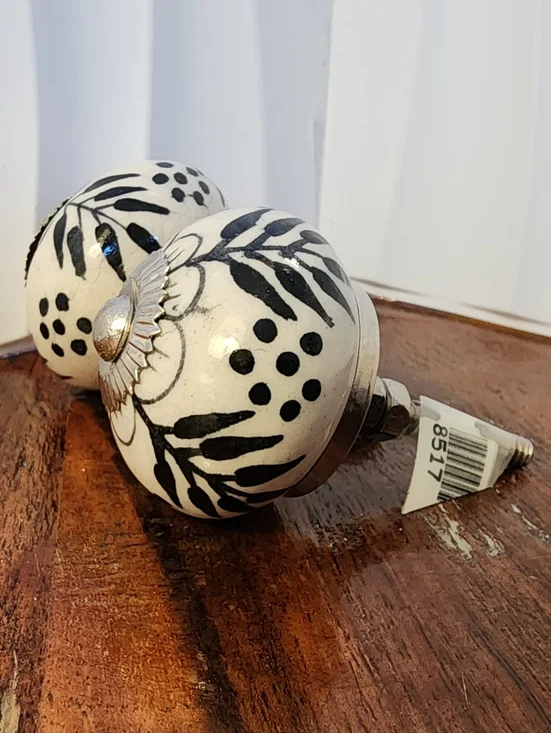 Designer Knobs/ Drawer Pulls - Picture 4 of 5